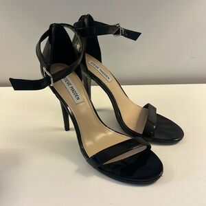 great condition. Worn once years ago and have been sitting in my closet since.